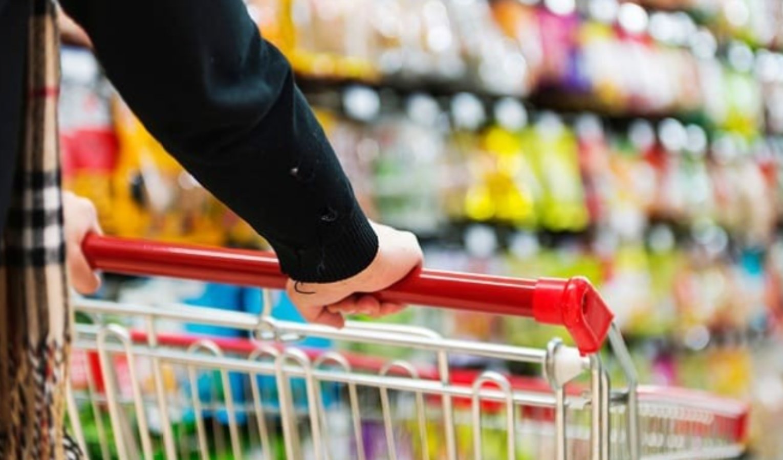 Alimenti, calo consumi del 4%: famiglie compreranno sempre meno