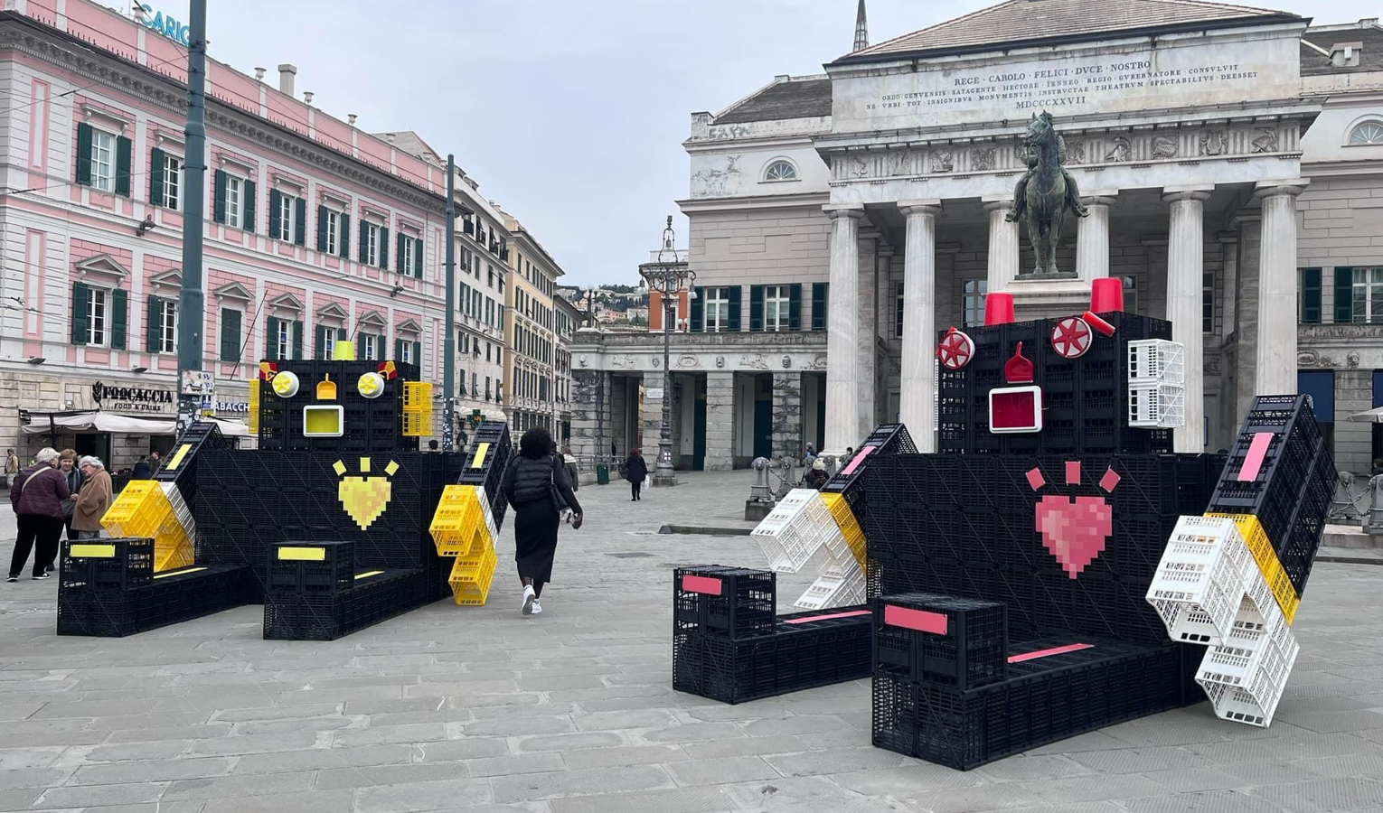 Genova, vandalizzato uno dei robot in piazza De Ferrari