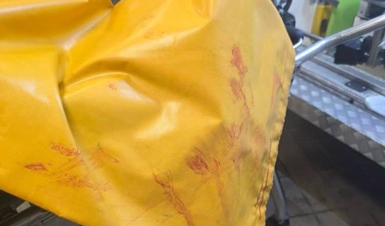 Ferita una donna con un coccio di vetro