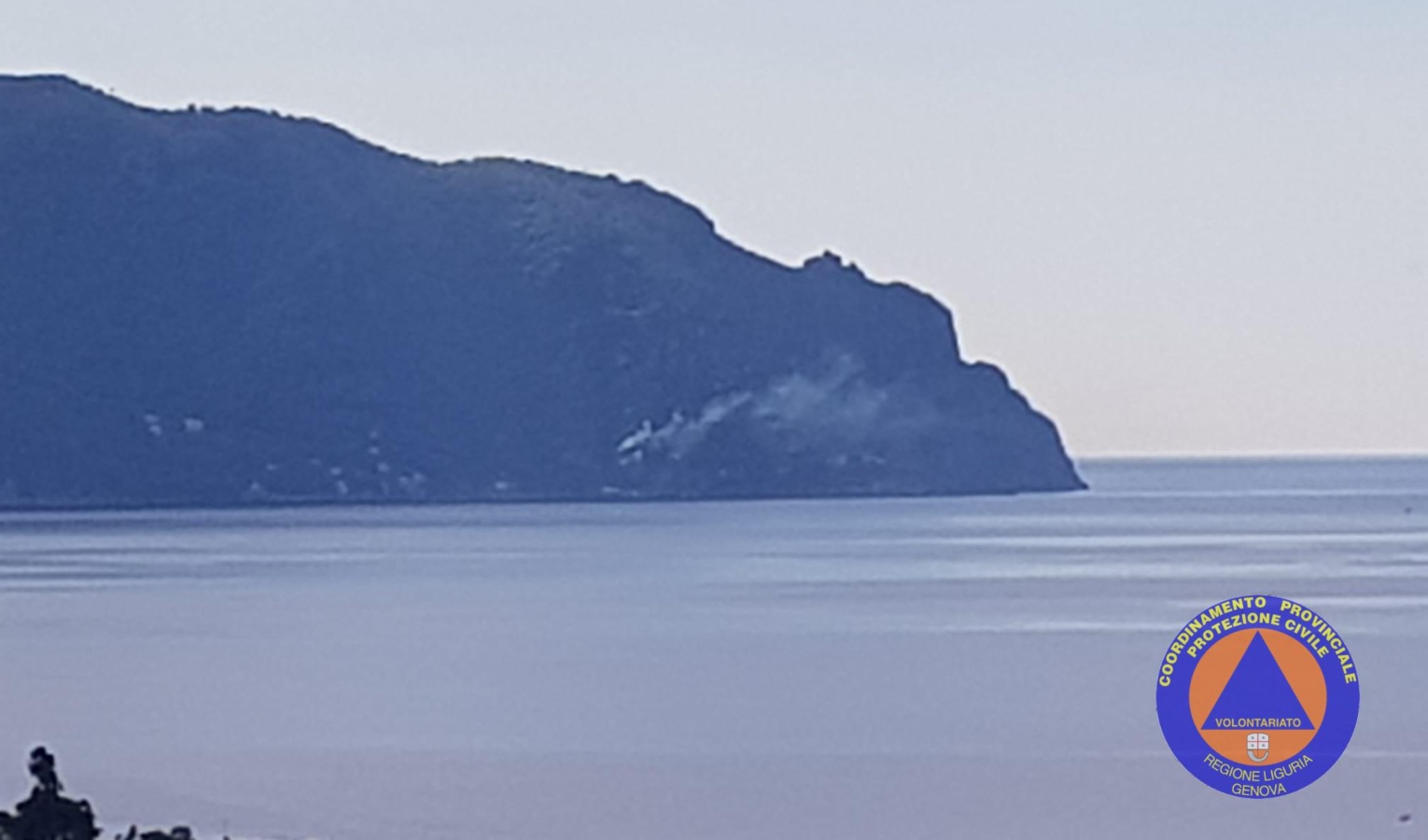 Portofino, scoppia incendio a Punta Chiappa