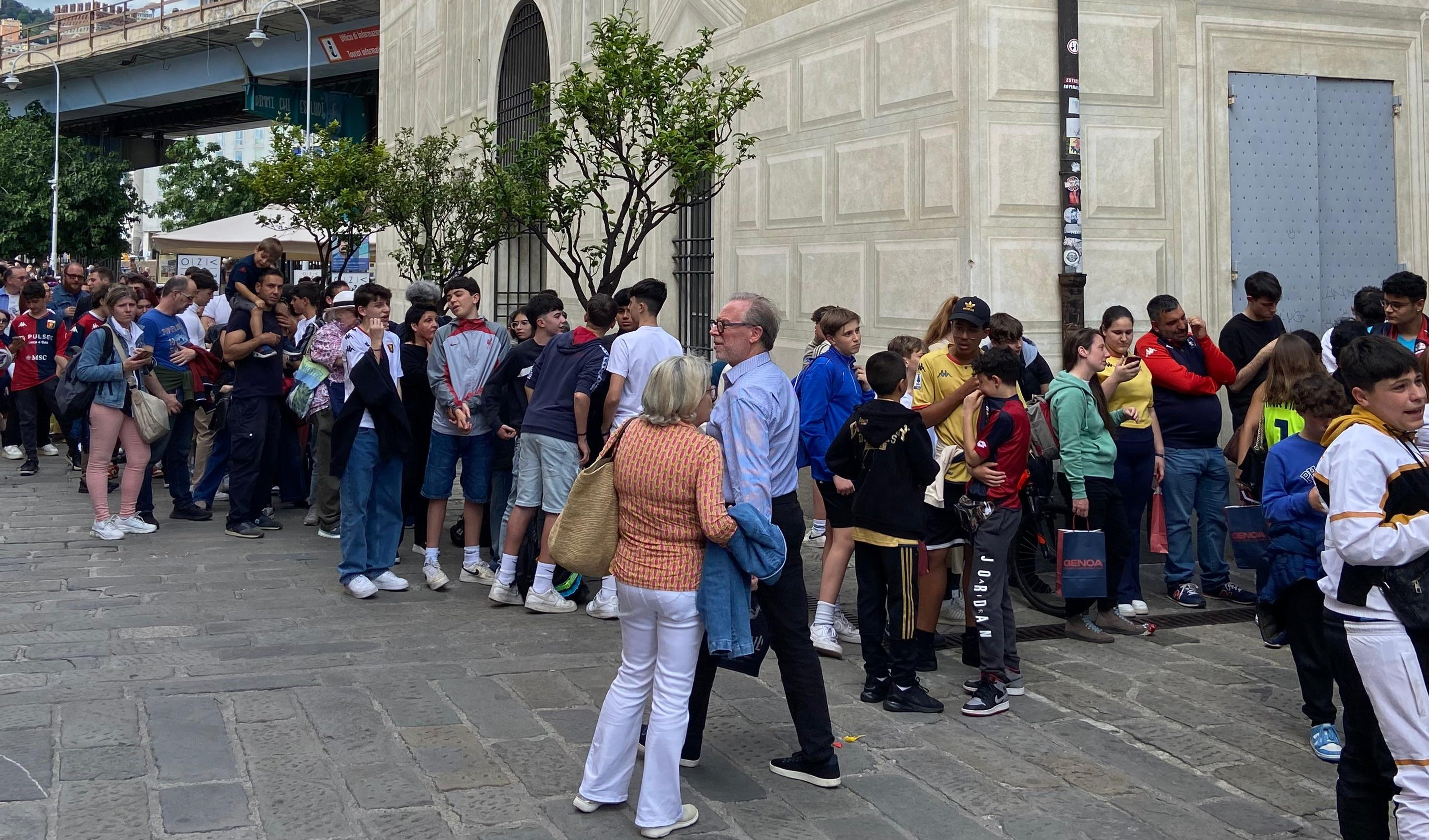 Genoa, folla per i giocatori al Museo