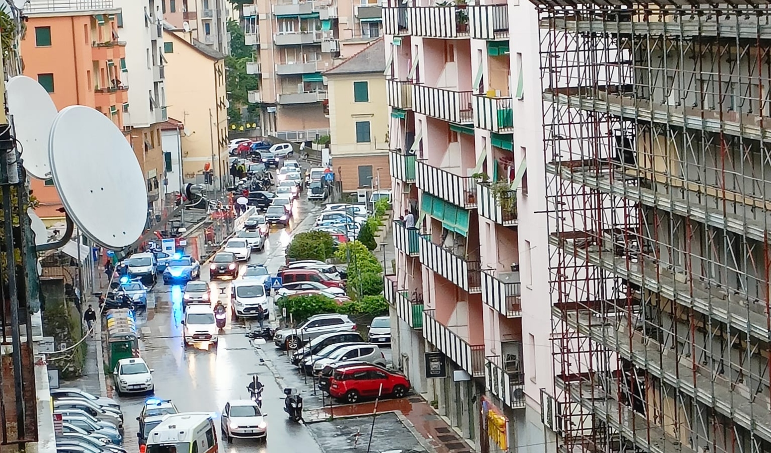 Genova, scoppia lite in via Piacenza: uomo accoltellato