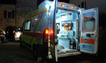 Cane aggredisce i padroni: coppia di 50 anni all'ospedale, lei rischia di perdere un braccio
