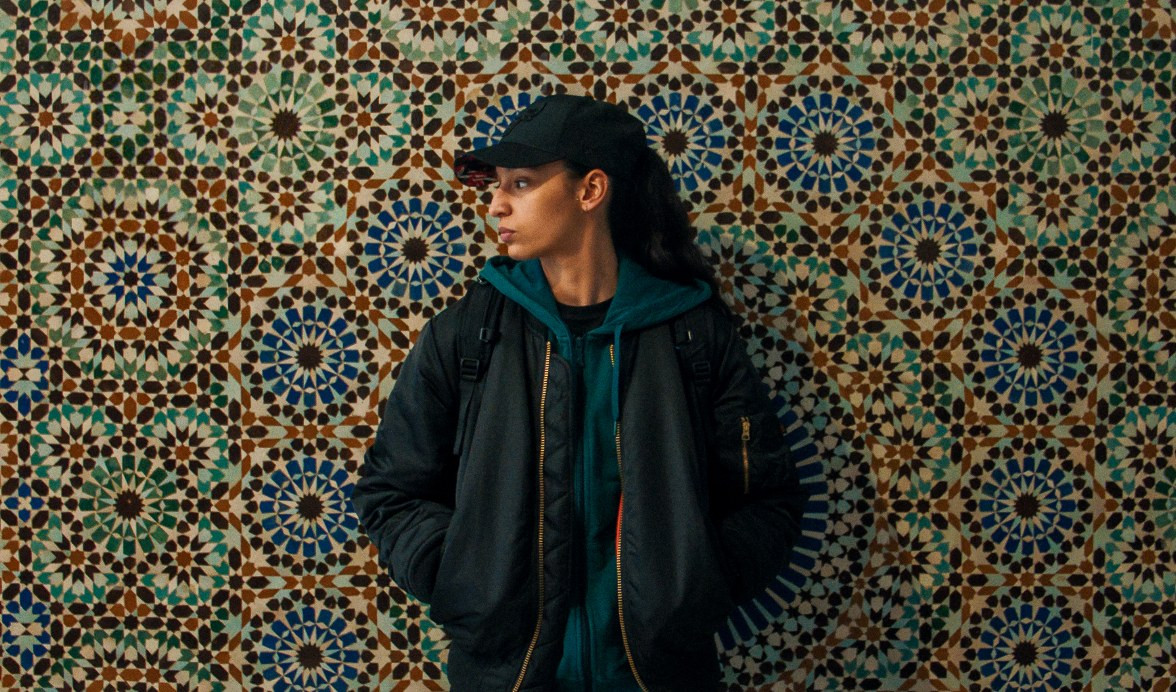 Mouna Soualem nel film 'La petite dernière' Una ragazza
