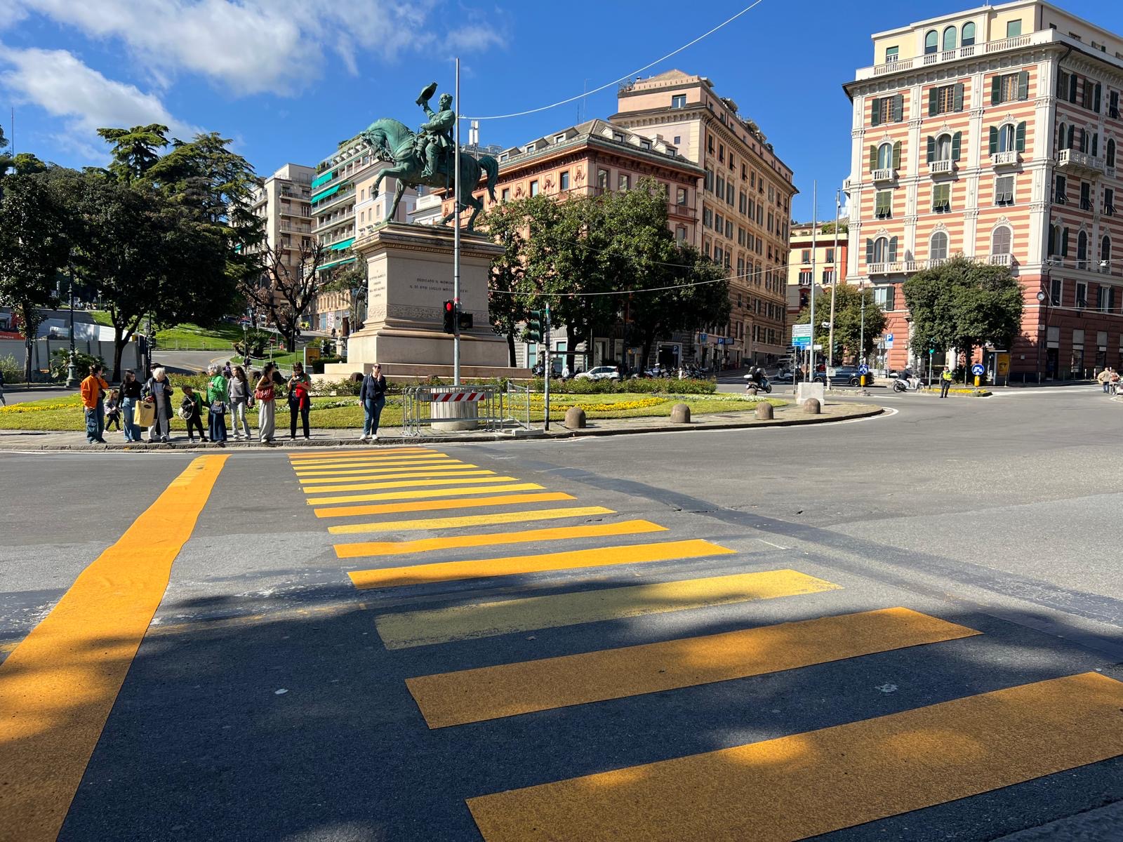 Le strisce pedonali di piazza Corvetto diventano definitive