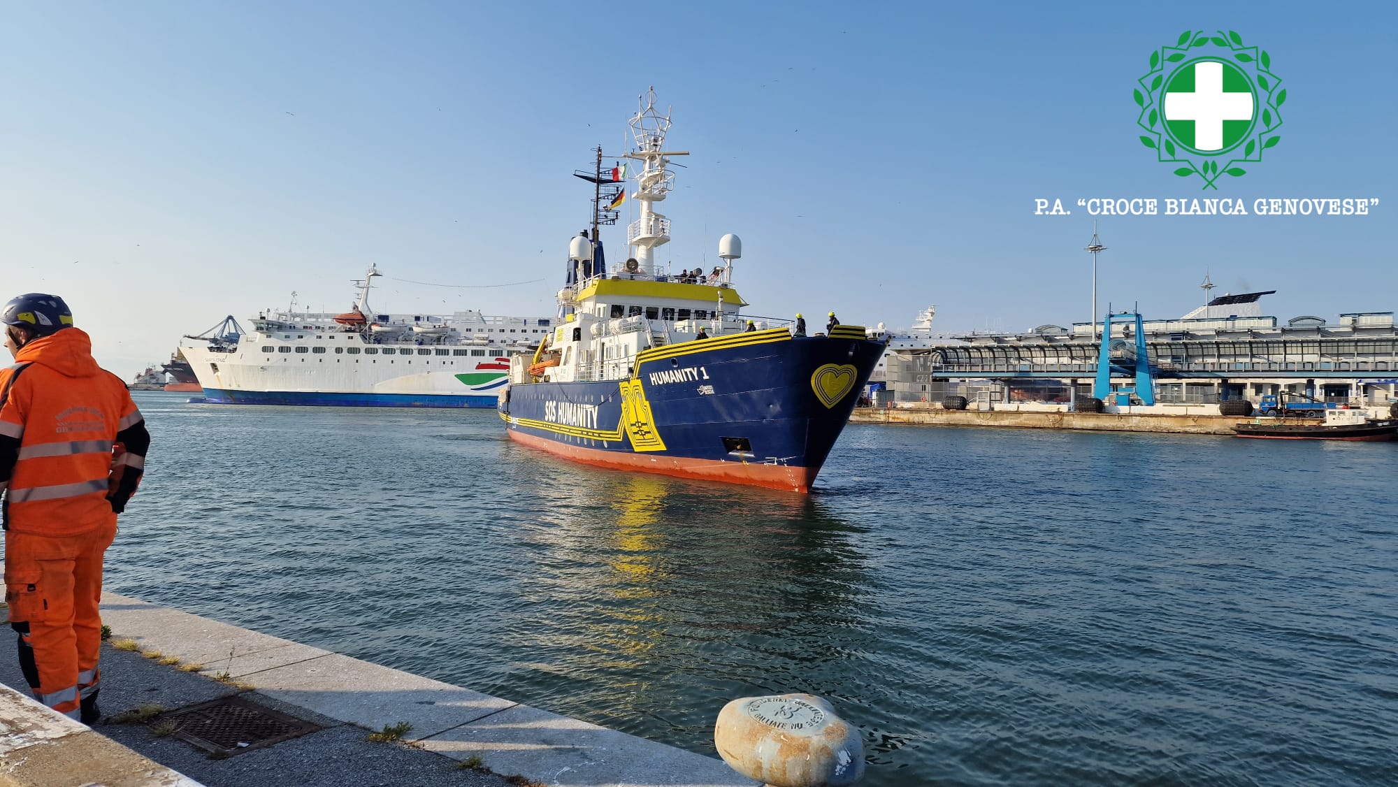 La Humanity 1 a Genova, a bordo 88 migranti: tra loro donne e neonati