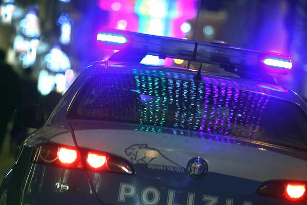 Accoltellato dal figlio in casa, 60enne ricoverato allo Scassi