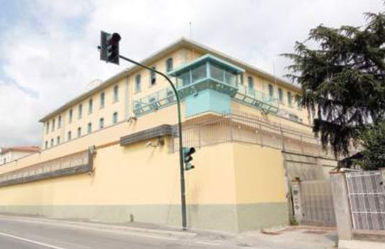 Ancora violenza nel carcere della Spezia, poliziotto ferito a colpi di lametta