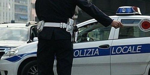 Furti a scuola e in ospedale: arrestato 38enne, scambiava cellulari rubati per crack