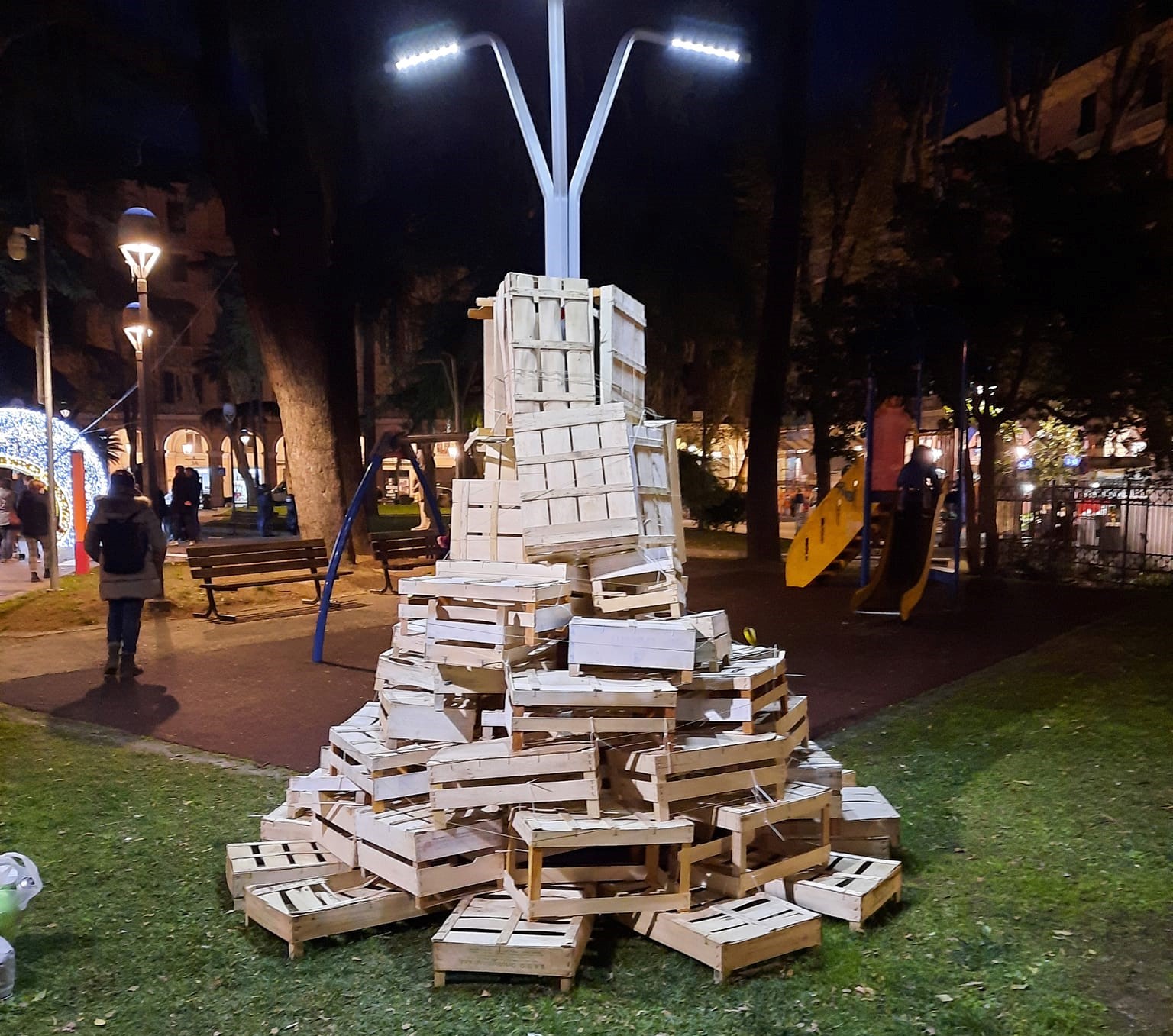 Savona, sparito albero di Natale di piazza Popolo