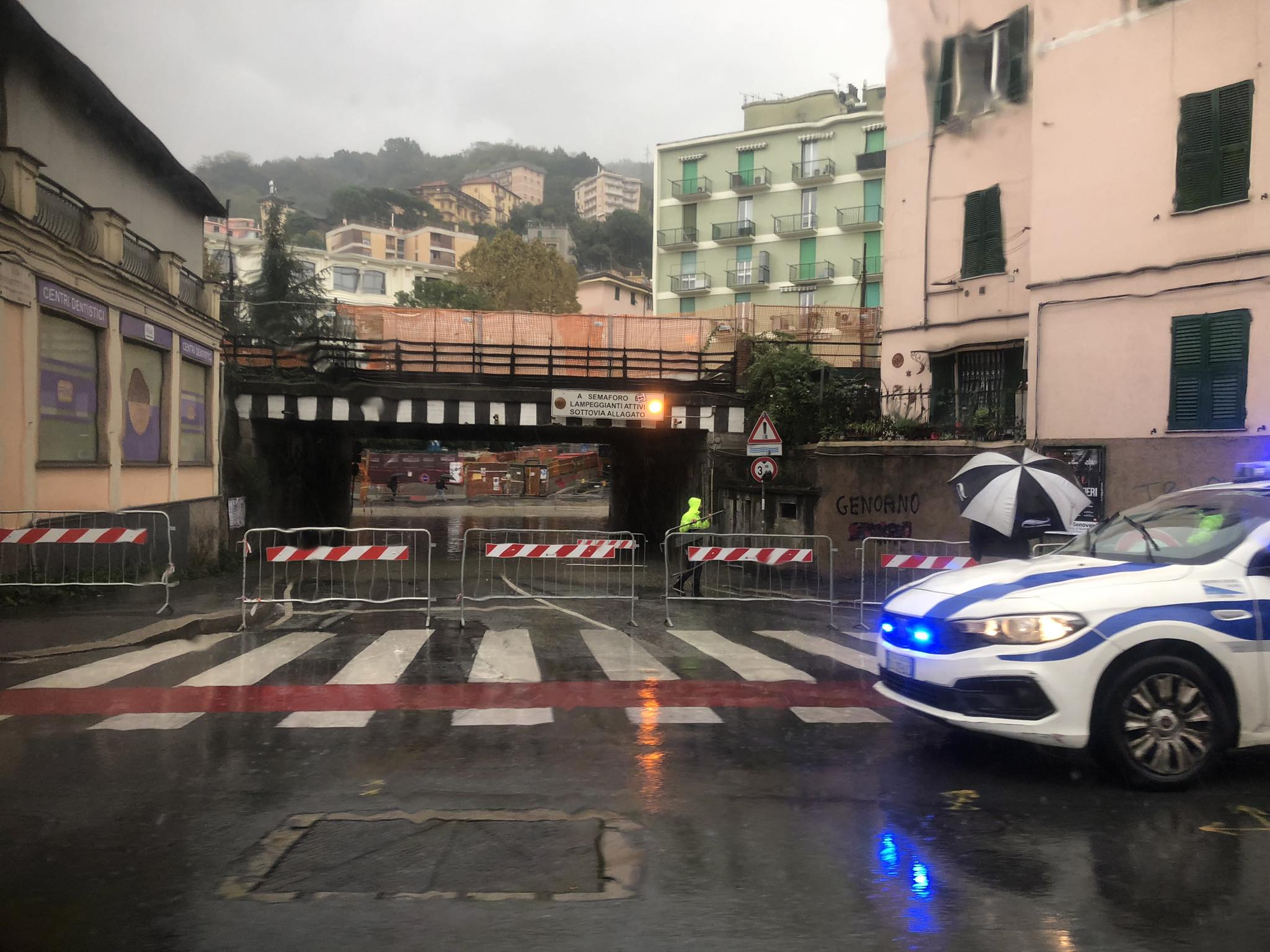 Allerta a Genova, le regole da seguire. Stop alle moto in Sopraelevata e chiuso il sottopasso di Brin