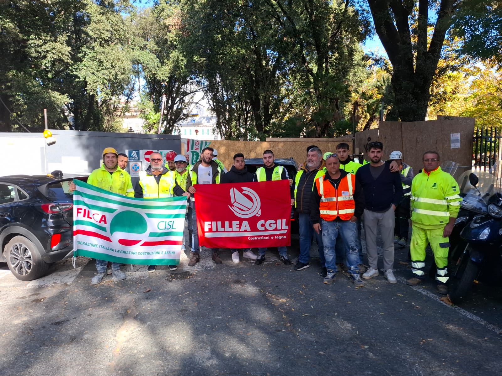 Cantieri della metro fermi, viaggio tra i lavoratori senza stipendio