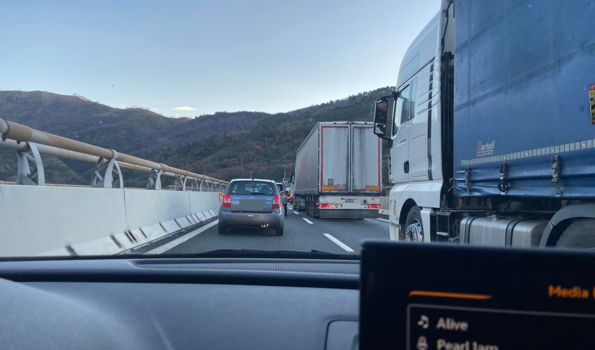 Caos autostrade, lunedì di code in Liguria tra i cantieri