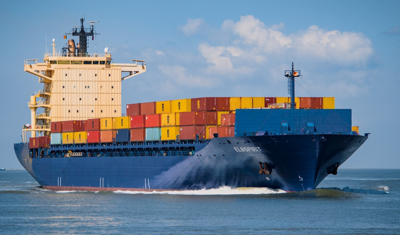 Mare agitato: portacontainer perde 4 semirimorchi al largo di Genova 