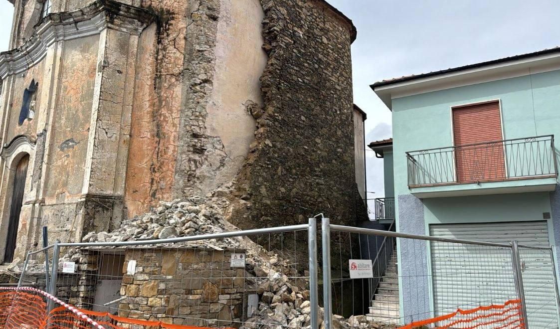 Chiusanico, crolla muro esterno di rivestimento dell'oratorio di Torria
