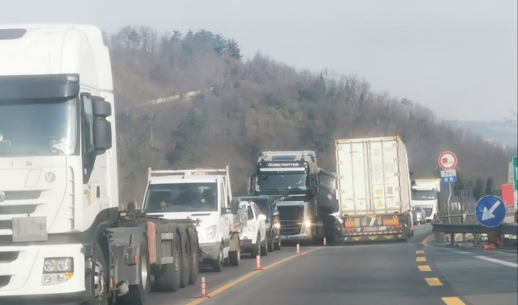 Caos autostrade, code per cantieri. Incidenti e traffico a Genova