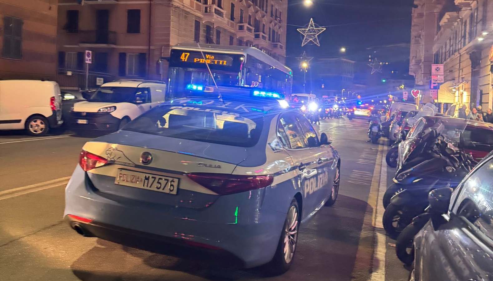 L'accoltellamento in via Monticelli un mano brandisce un coltello
