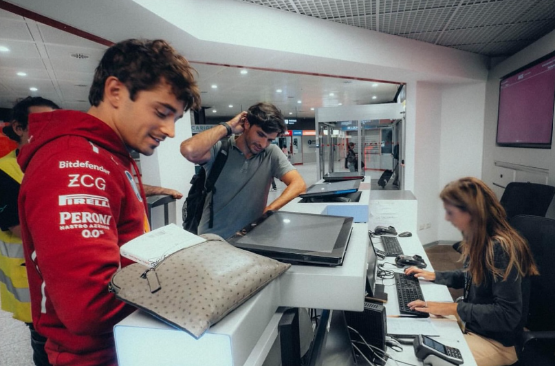 Maltempo, i piloti di Formula 1 Leclerc e Sainz atterrano all'aeroporto di Genova