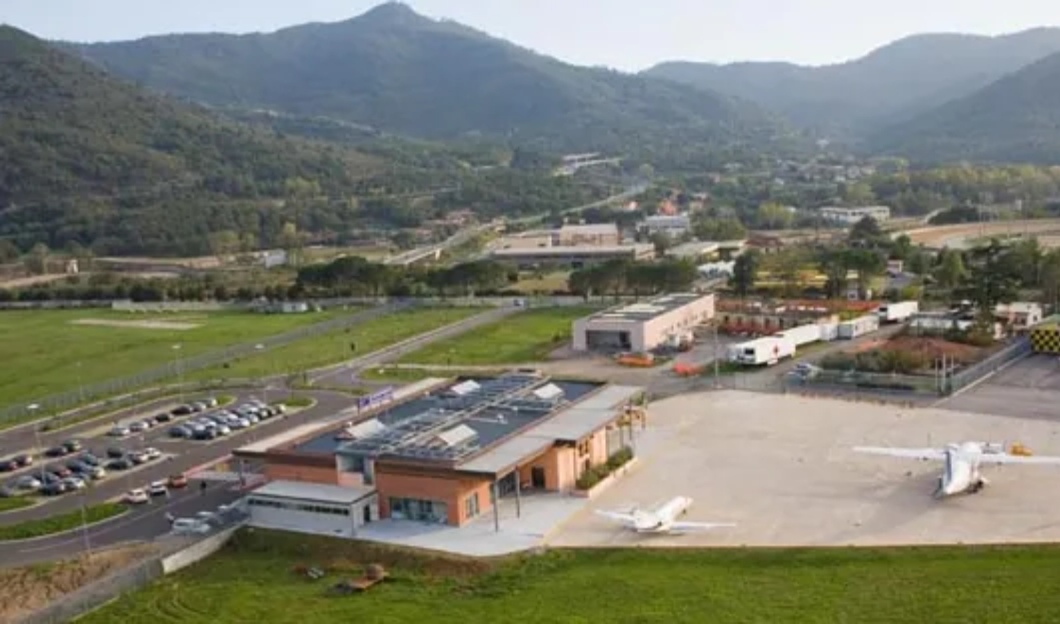 Ordigni bellici scoperti durante i lavori all'aeroporto di Villanova d'Albenga: neutralizzati