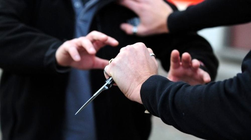 Accoltella due coetanei, minore arrestato a Ventimiglia per tentato omicidio