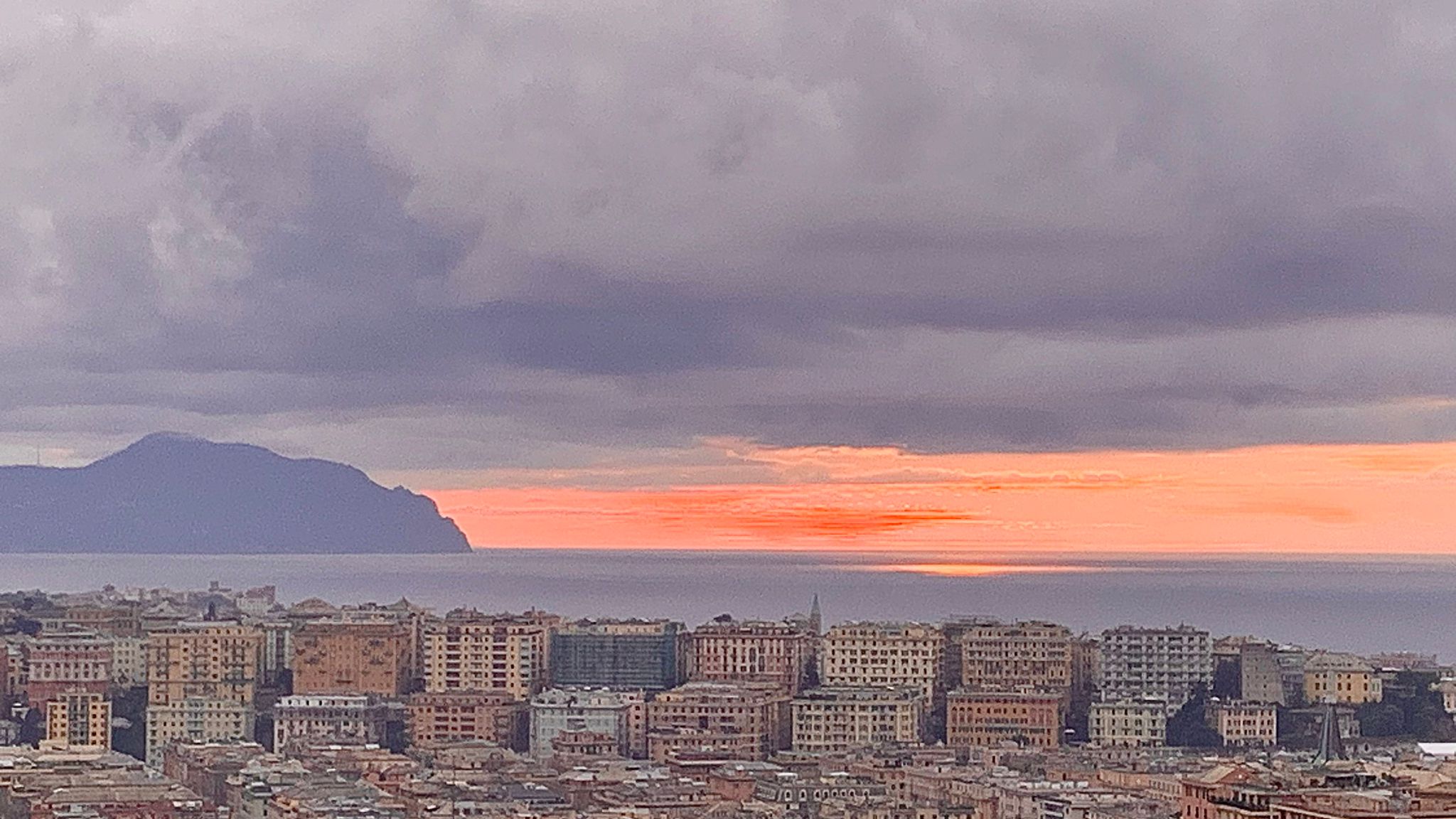 Meteo Liguria, arriva la pioggia nel giorno del solstizio d'inverno 