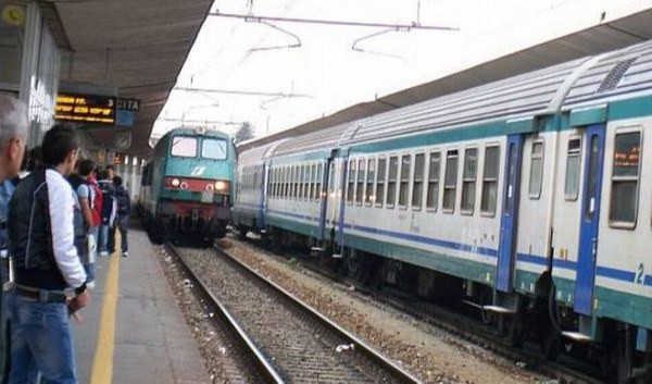 Albenga, intercity si blocca: 200 viaggiatori trasbordati su altro treno