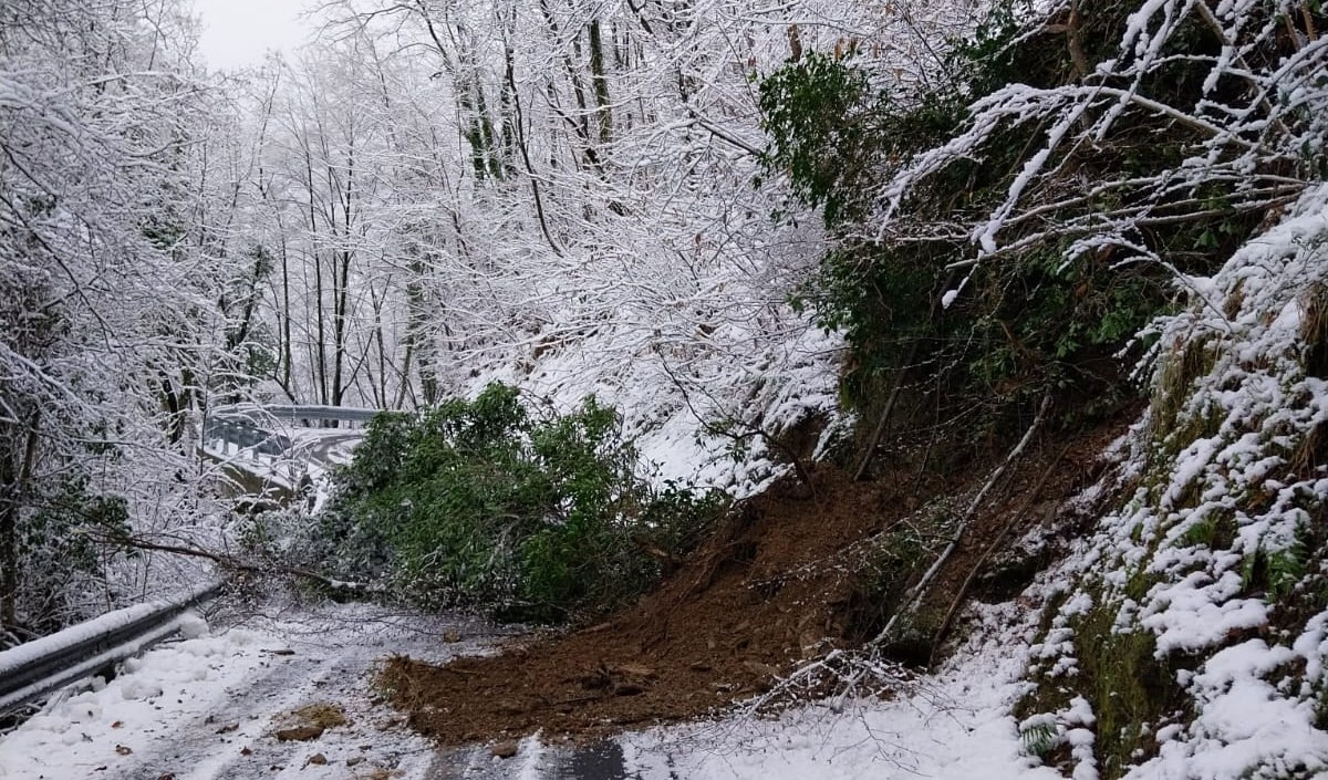 Neve in Liguria, ecco le strade chiuse