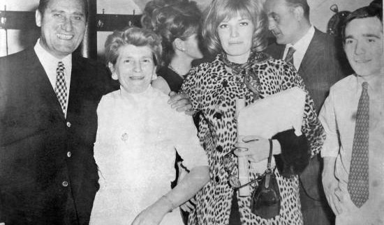 È morta Monica Vitti, famosa attrice italiana immortalata in foto insieme ad Alberto Sordi al ristorante genovese Da Rina al porto Antico.
