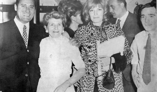 È morta Monica Vitti, famosa attrice italiana immortalata in foto insieme ad Alberto Sordi al ristorante genovese Da Rina al porto Antico.