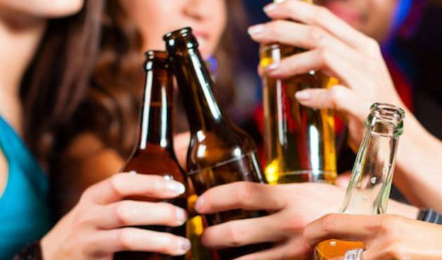 Movida, ancora un locale chiuso perchè vende alcol ai minorenni 