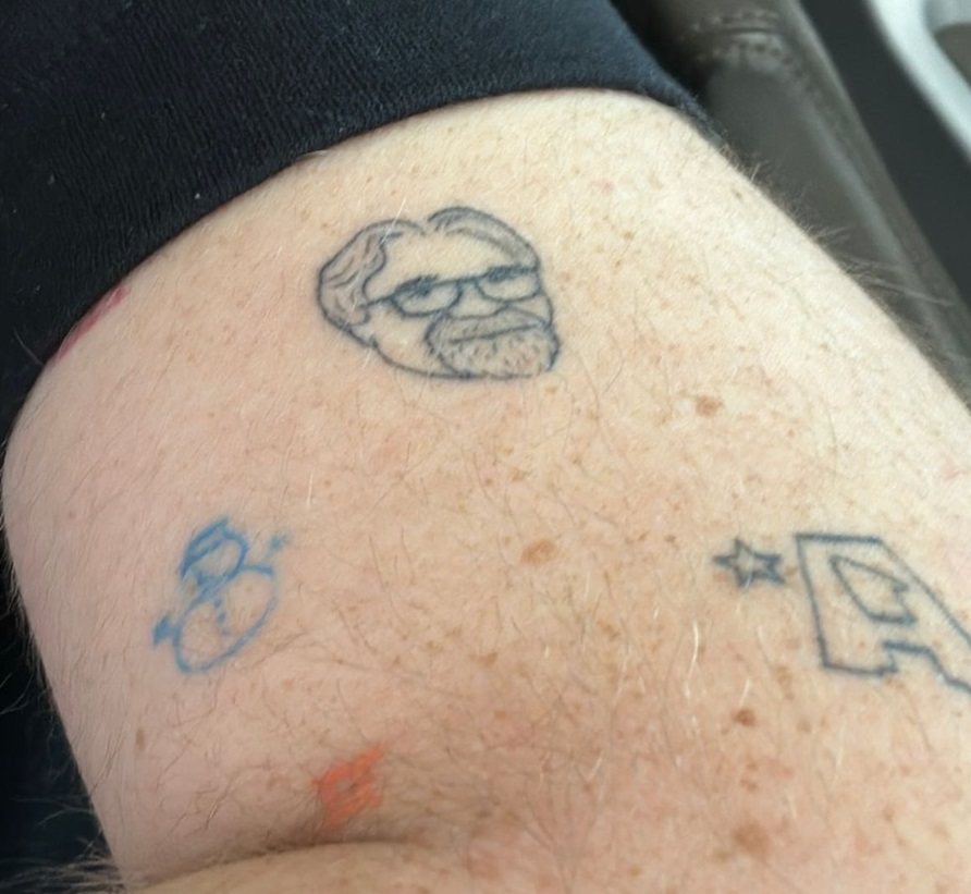 Morto Vessicchio, il tatuaggio di Alfa e il messaggio: