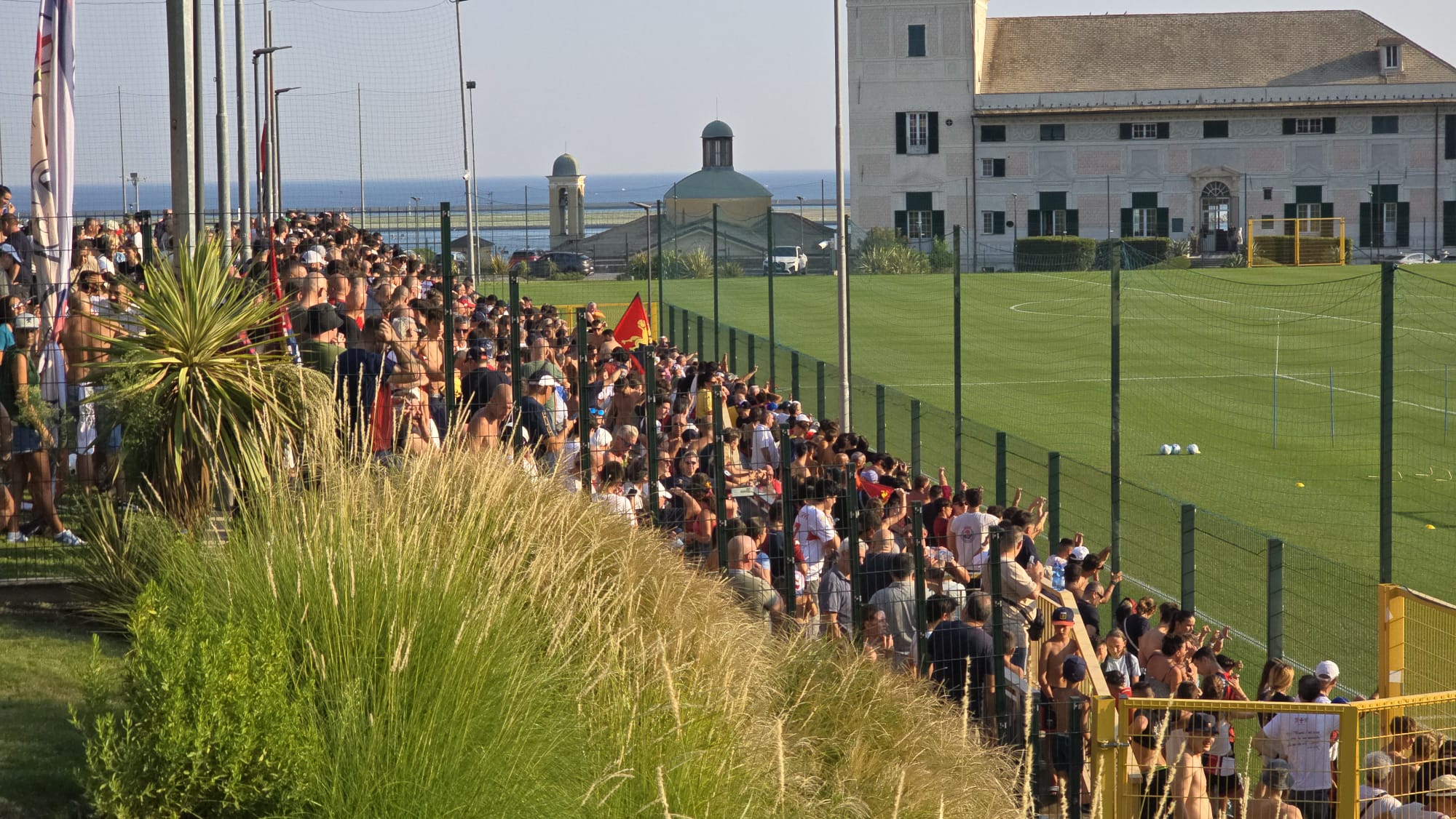 Pienone al Signorini per l'allenamento a porte aperte del Genoa