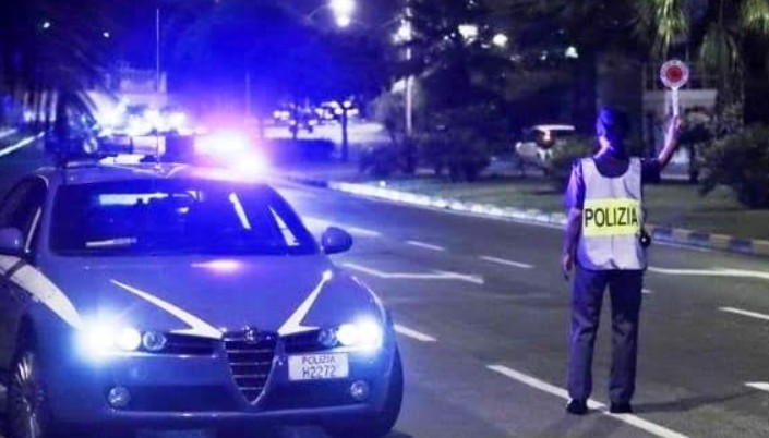 Il controllo della polizia in via Brigata Bisagno