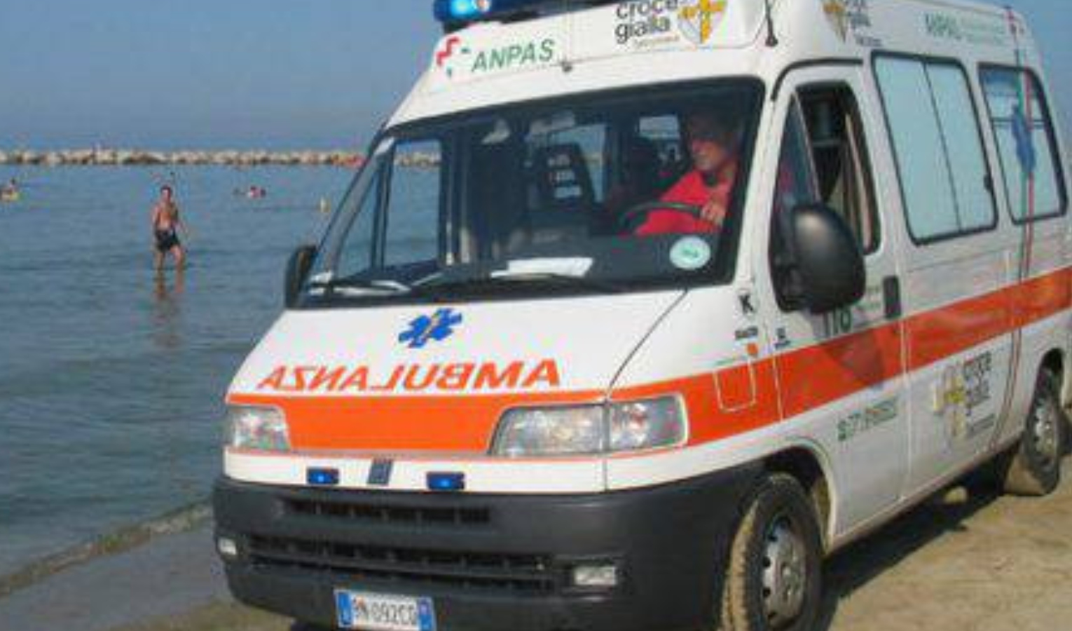 Genova, 70enne recuperato dal mare: muore in spiaggia