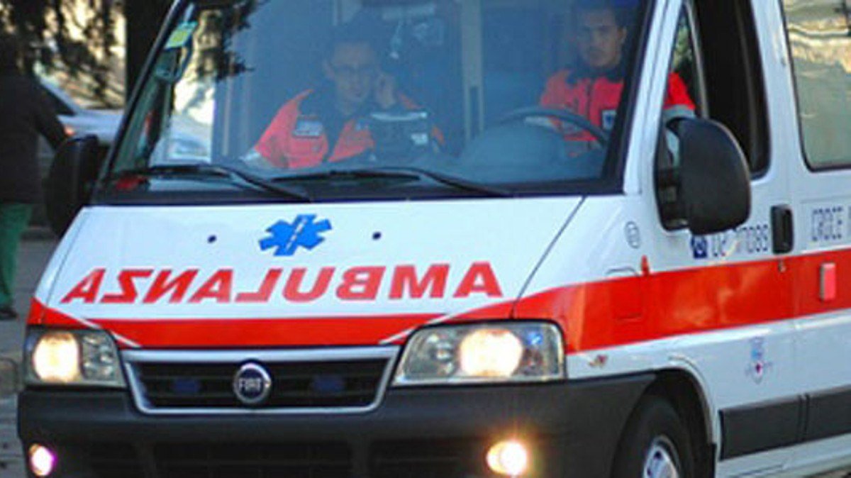 Genova, schianto tra moto in via Soliman: due feriti, uno grave