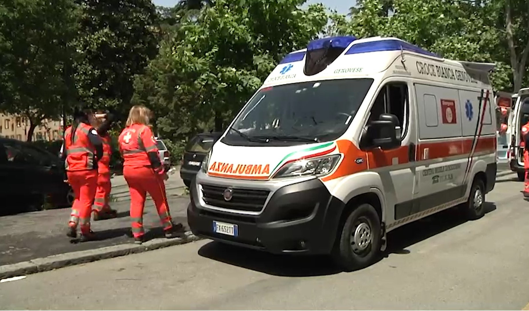 Genova, scontro tra furgone e bici in piazza Dinegro: grave ciclista