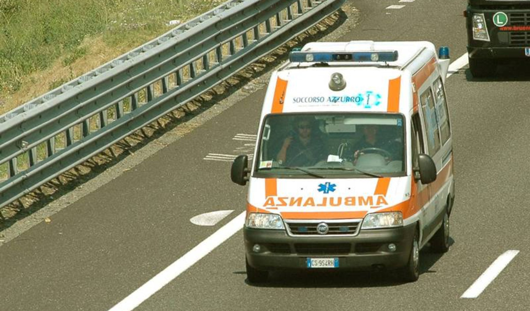 Ambulanza in autostrada, foto di repertorio