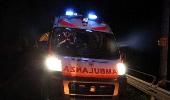 Ambulanza di notte, foto di repertorio