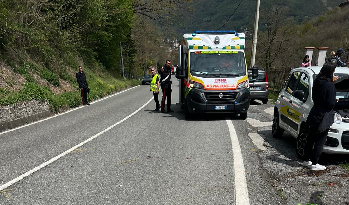 Crocefieschi, auto si ribalta sulla provinciale: occupante estratto dai vigili del fuoco