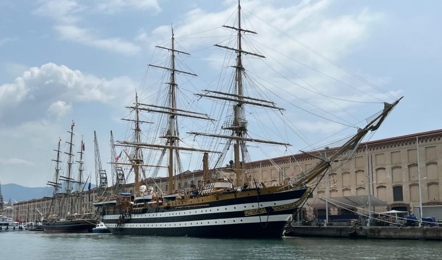 The Ocean Race, sabato le Frecce Tricolori salutano la regata e la partenza dell'Amerigo Vespucci