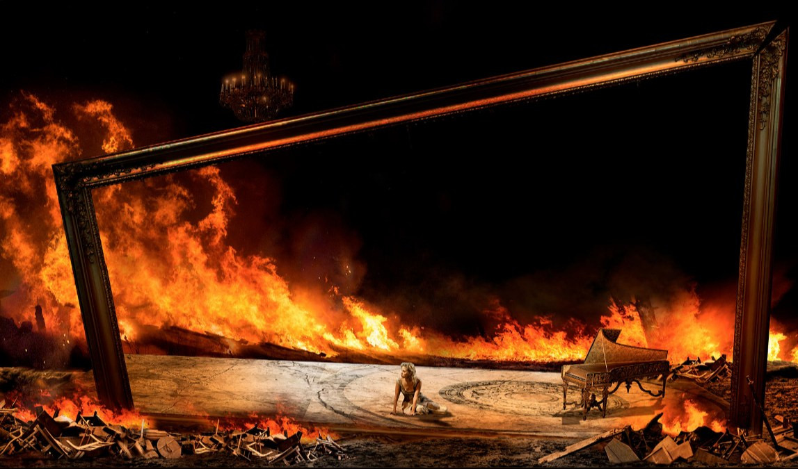 Fiamme su un palcoscenico