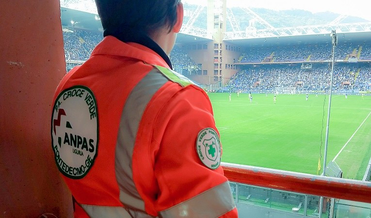 Samp-Empoli, tifoso colto da infarto in tribuna salvato dai volontari Anpas