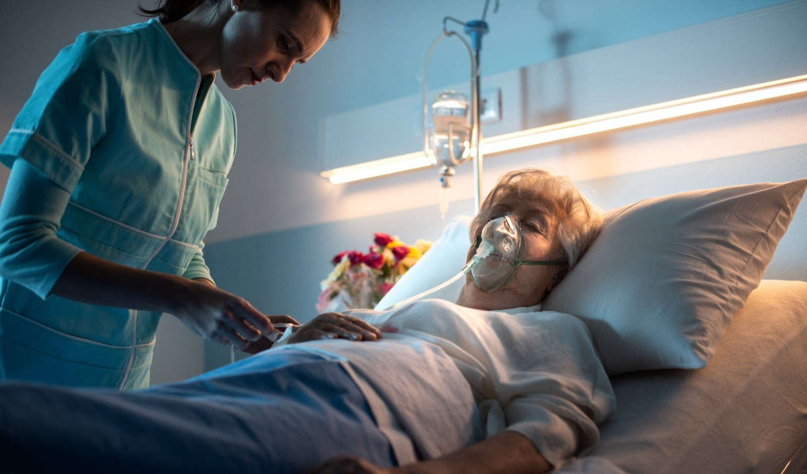 Muore di polmonite dopo inserimento sondino: indagati due medici e un infermiere