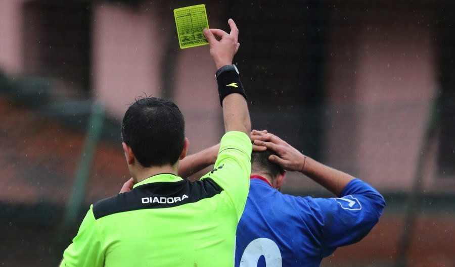 Calcio dilettantistico, presidente Recco dà un pugno all'arbitro