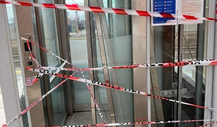 Lavagna, vandalizzato ascensore della stazione. Il comune: 
