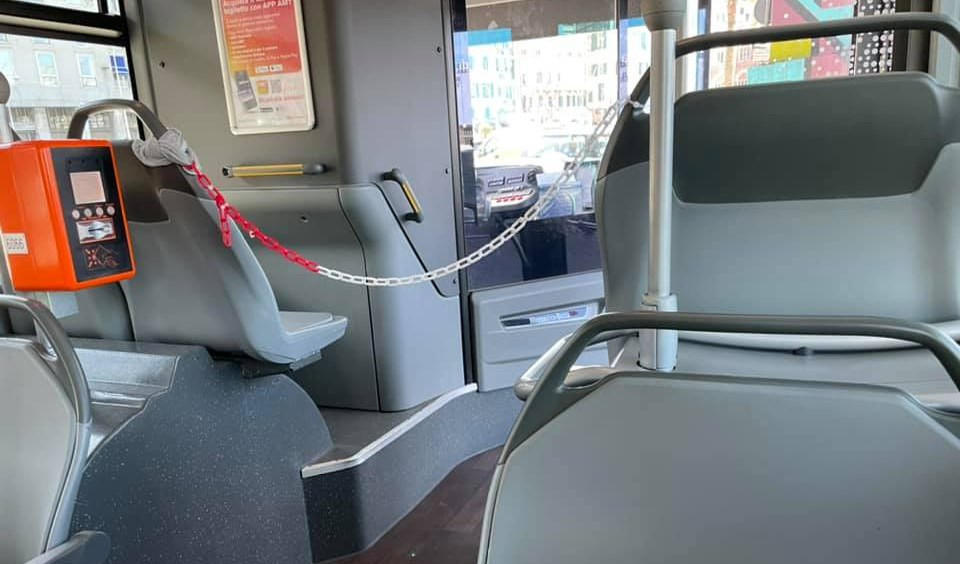 Via la mascherina sugli autobus: a Genova addio anche alla 'catenella' anti-covid