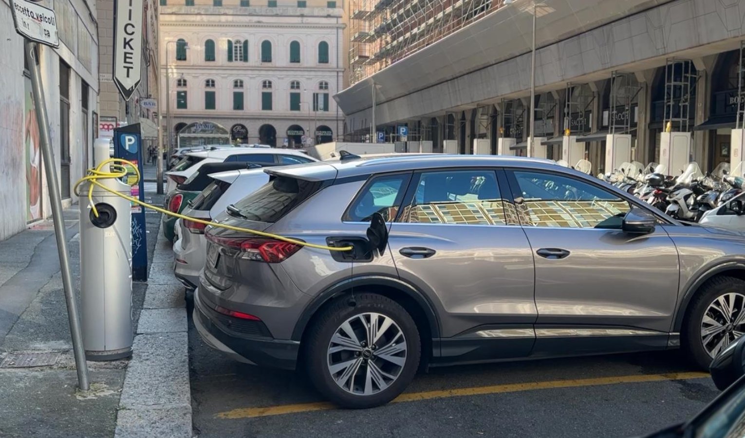 Genova, l'Aci all'attacco delle auto elettriche: 
