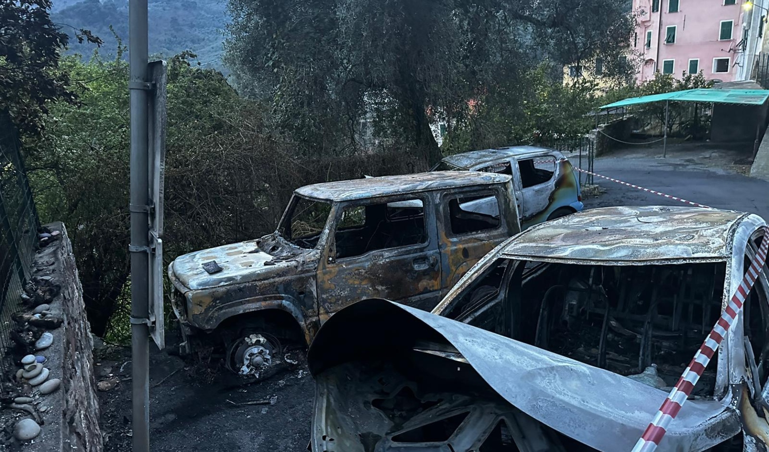 Entroterra di Imperia, nella notte tre auto distrutte dalle fiamme