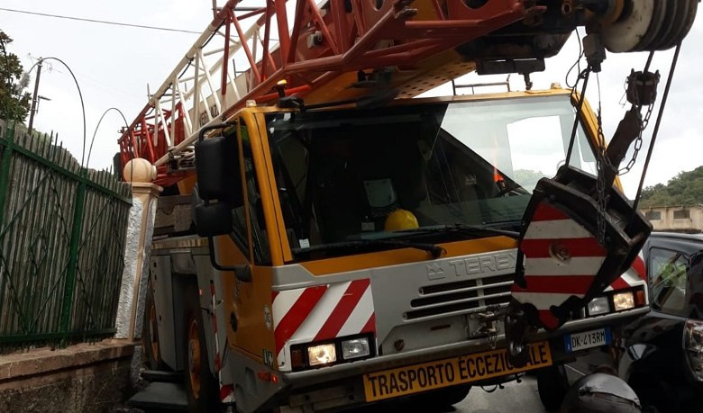 Genova, autogru bloccata in via De Vincenzi: strada riaperta al traffico