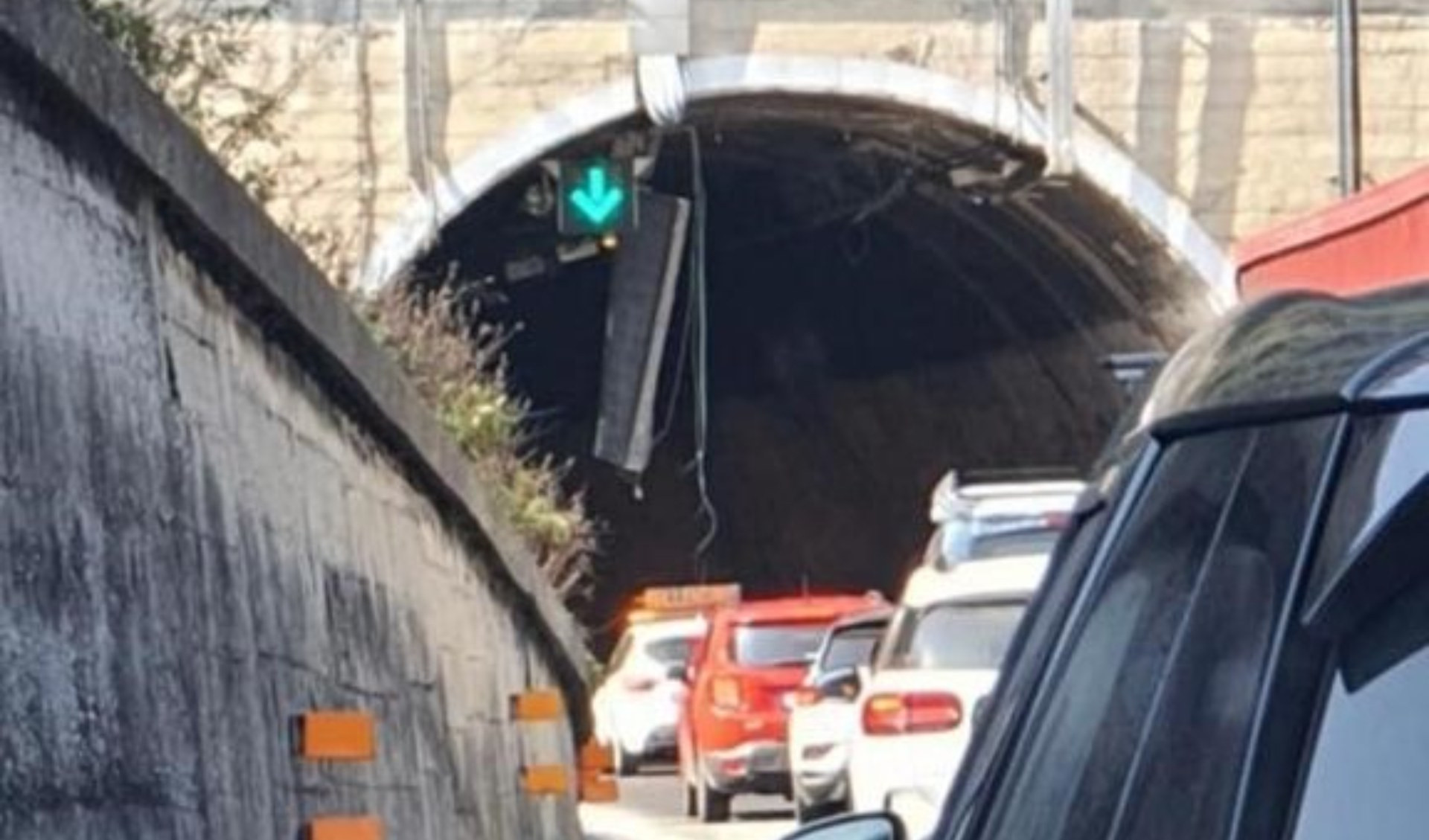 Caos autostrade: coda di 5 km tra Genova Aeroporto e Pra' per incidente